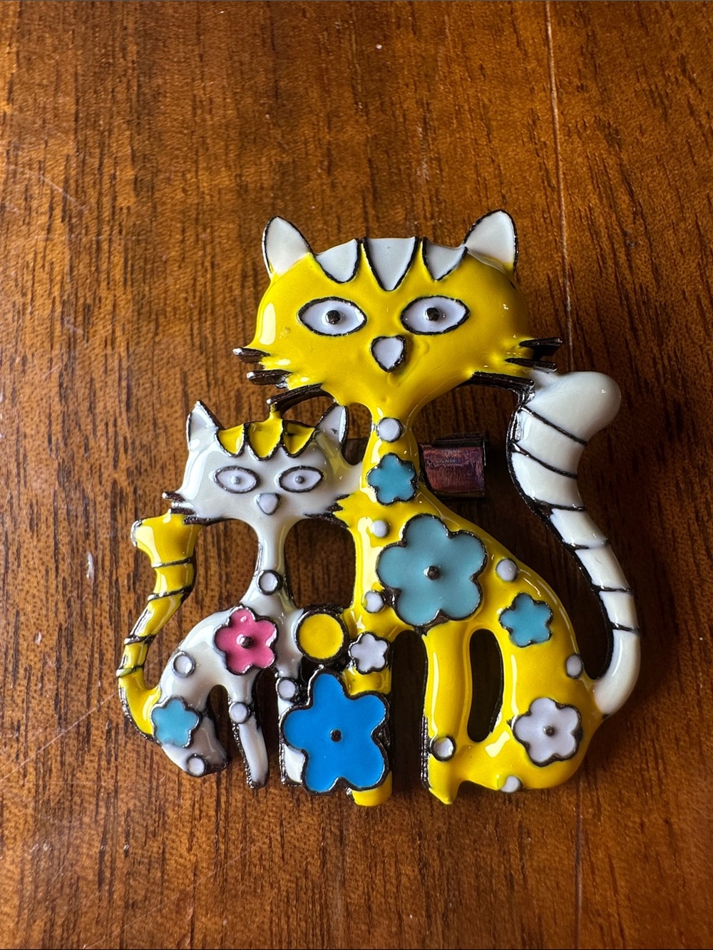 Yellow‎ & White Floral Cat Brooch